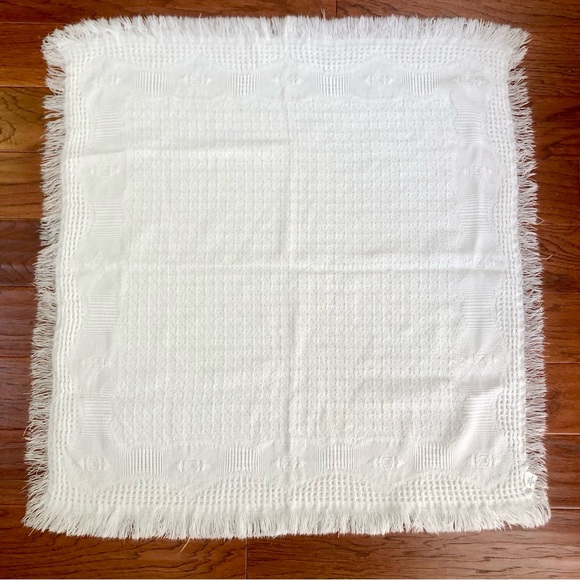 Vintage White Infant Baby Blanet Woven Shawl Acrylic Fringe Edges Made In Mexico - Picture 4 of 8